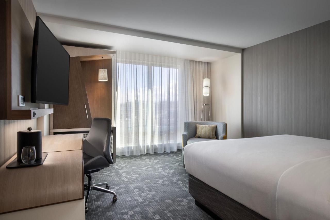 Courtyard By Marriott Nanaimo Hotel Bagian luar foto