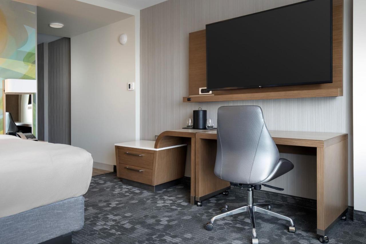 Courtyard By Marriott Nanaimo Hotel Bagian luar foto