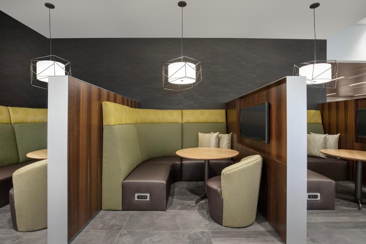 Courtyard By Marriott Nanaimo Hotel Bagian luar foto