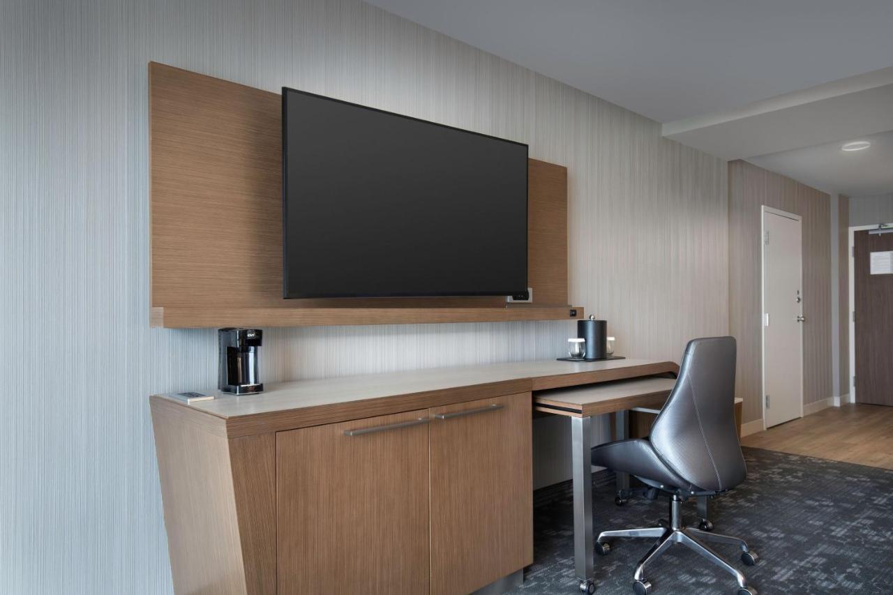 Courtyard By Marriott Nanaimo Hotel Bagian luar foto