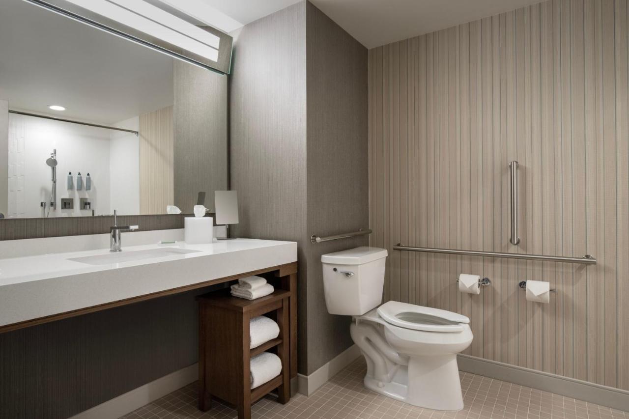 Courtyard By Marriott Nanaimo Hotel Bagian luar foto