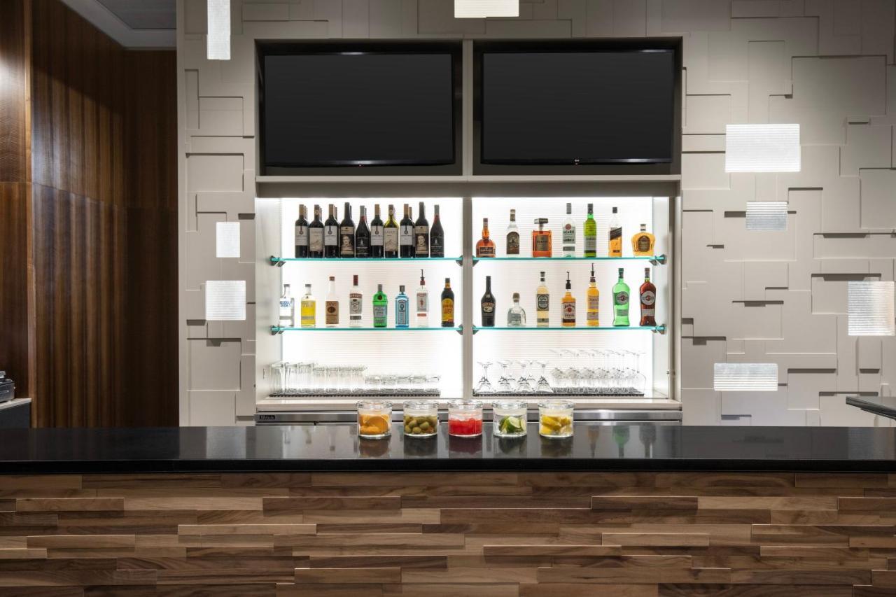 Courtyard By Marriott Nanaimo Hotel Bagian luar foto