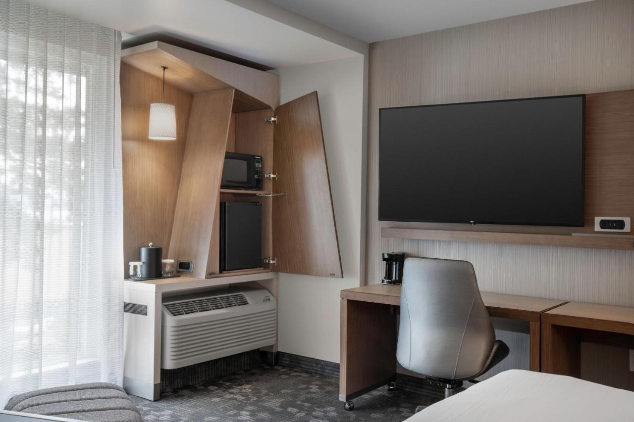 Courtyard By Marriott Nanaimo Hotel Bagian luar foto