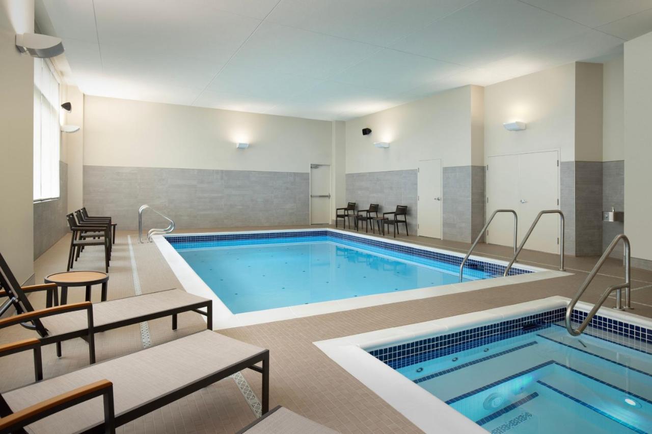 Courtyard By Marriott Nanaimo Hotel Bagian luar foto