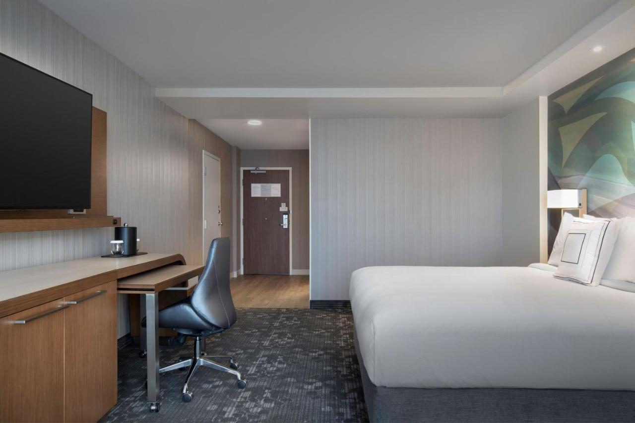 Courtyard By Marriott Nanaimo Hotel Bagian luar foto