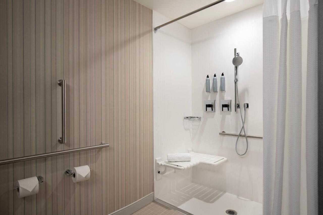 Courtyard By Marriott Nanaimo Hotel Bagian luar foto