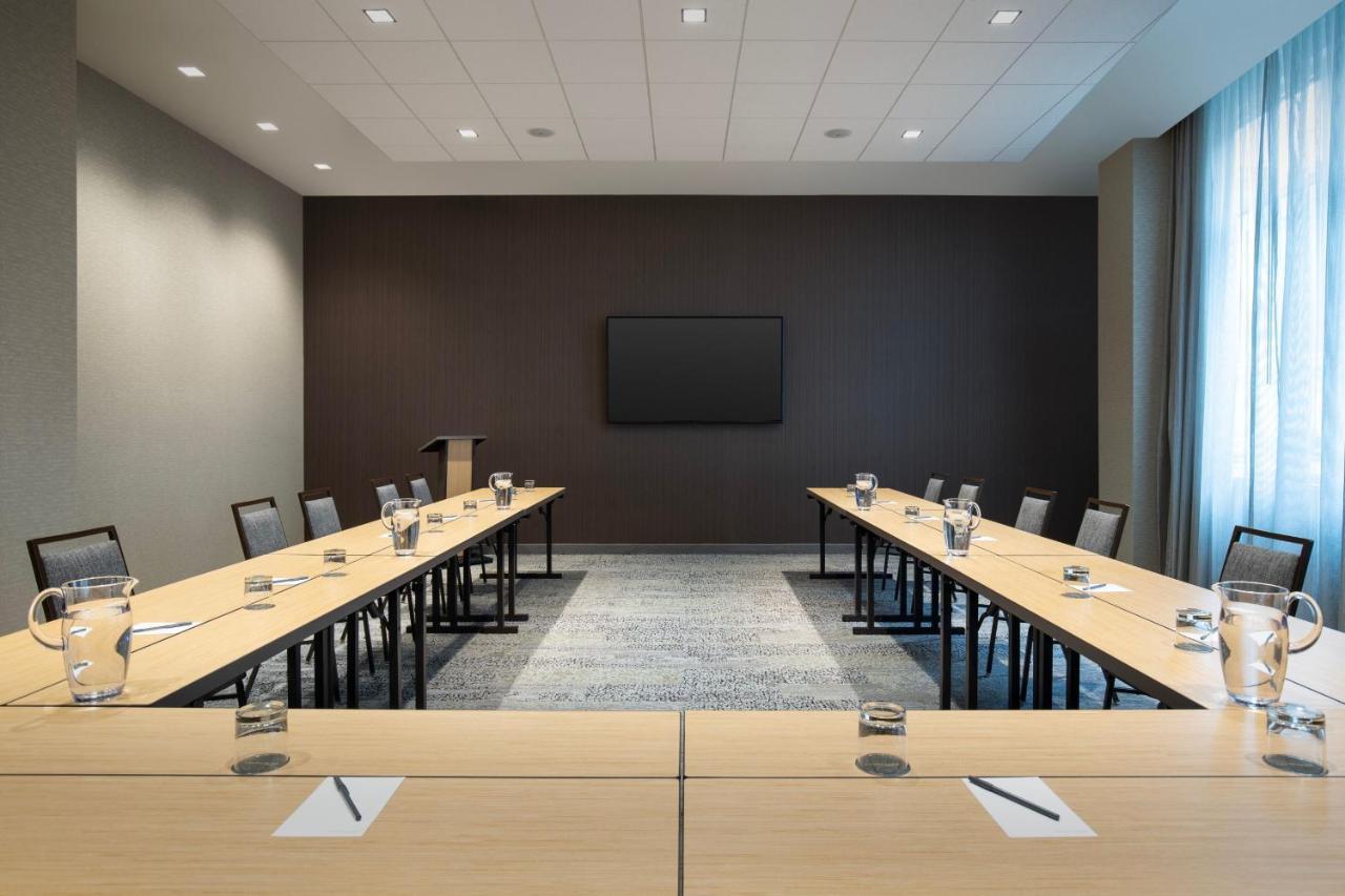 Courtyard By Marriott Nanaimo Hotel Bagian luar foto